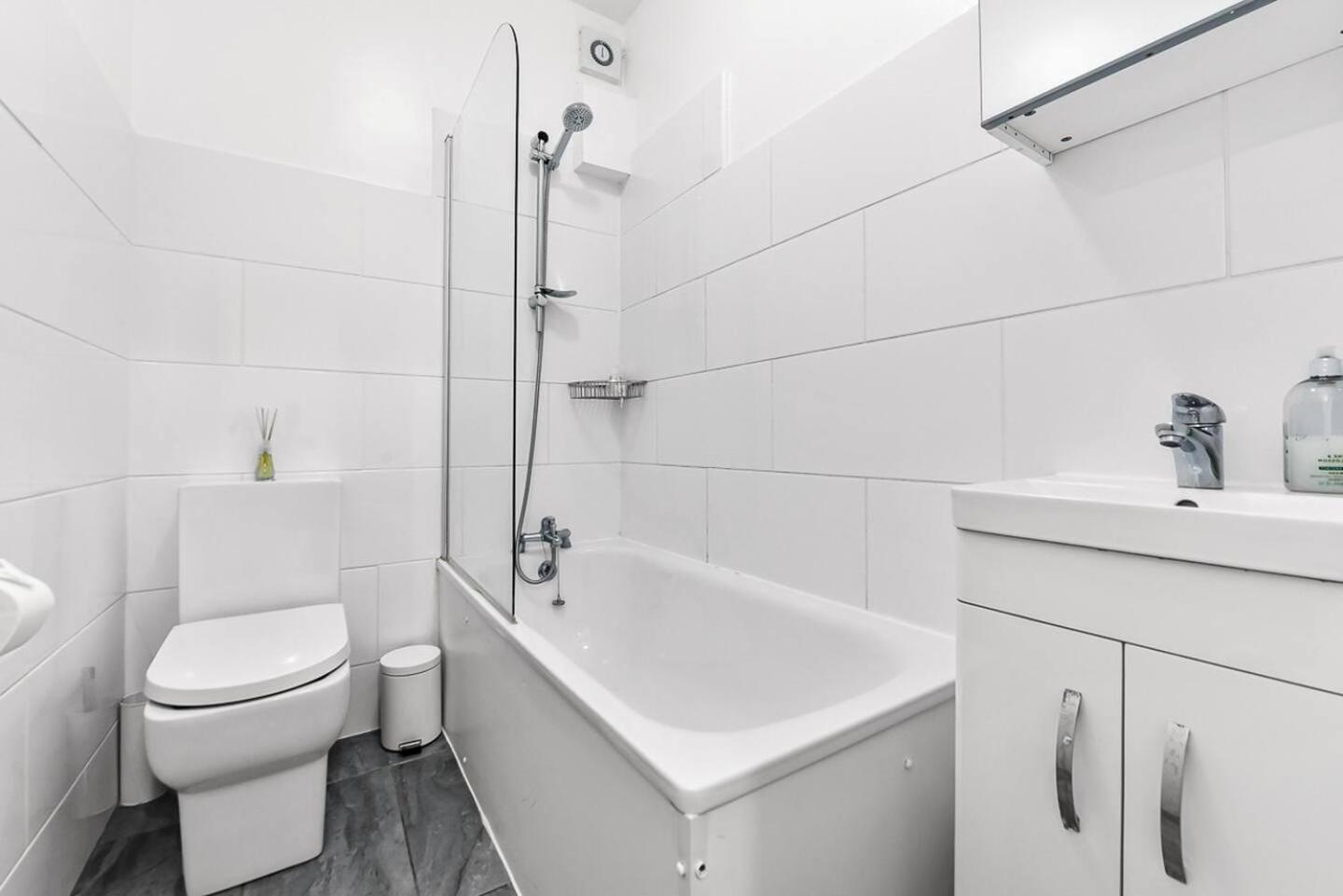 2 Bed Apartment- Finsbury Park Station B Лондон Екстер'єр фото